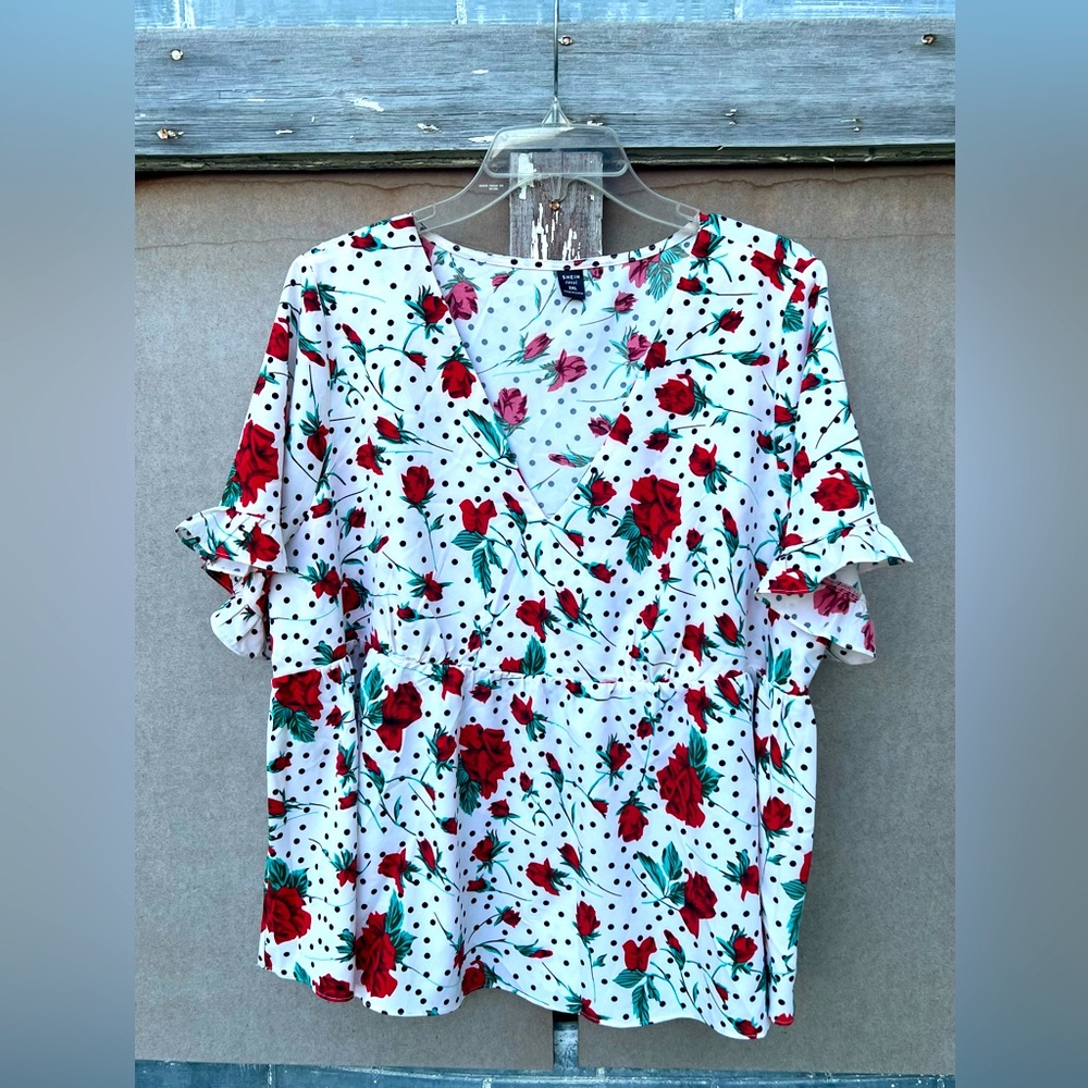 Floral shirt with cinched waist